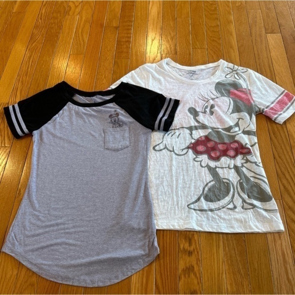 2 Disney Parks Mickey & Minnie Mouse logo Short Sleeve Shirt Womens Size Small